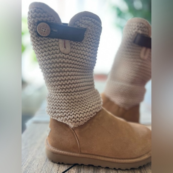UGG Boot EUC Size 10-11 worn once LIKE NEW no tags - Picture 2 of 16